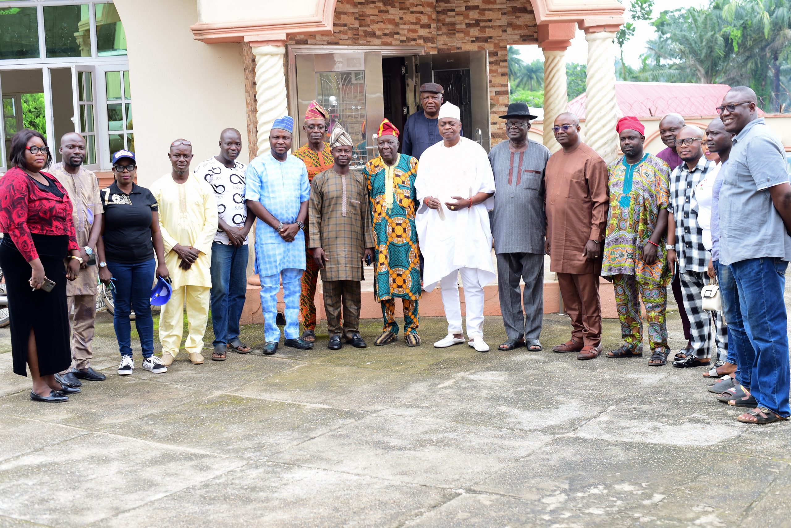 IYC EXCUTIVES VISITS TO THE OLOWA PALACE